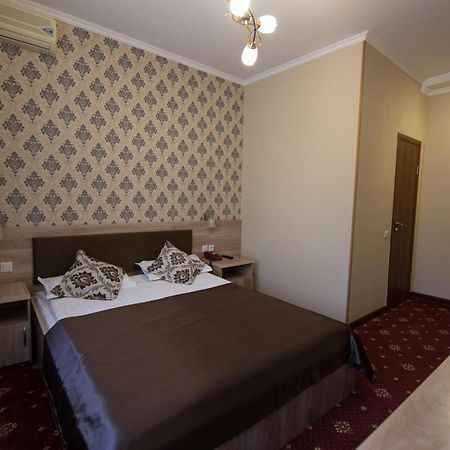 Renion Zyliha Hotel Almaty Phòng bức ảnh