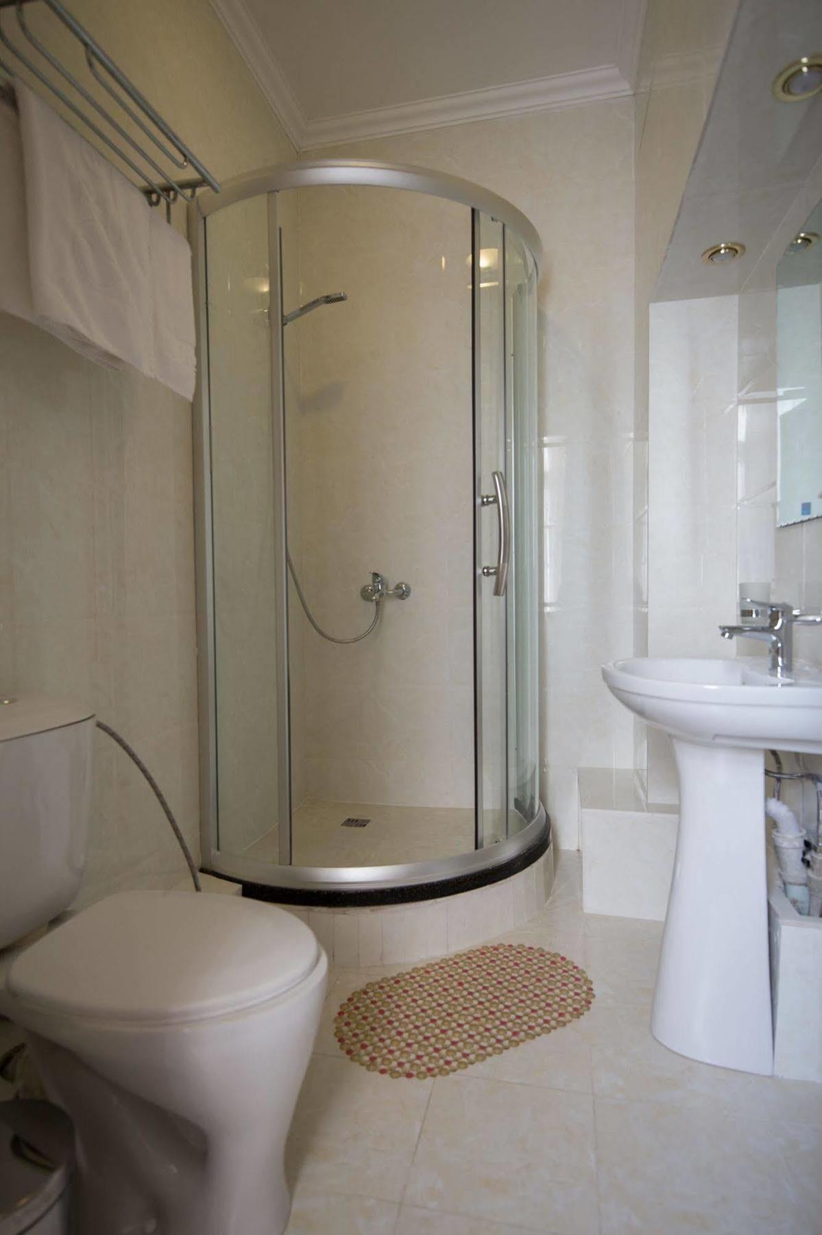 Renion Zyliha Hotel Almaty Ngoại thất bức ảnh